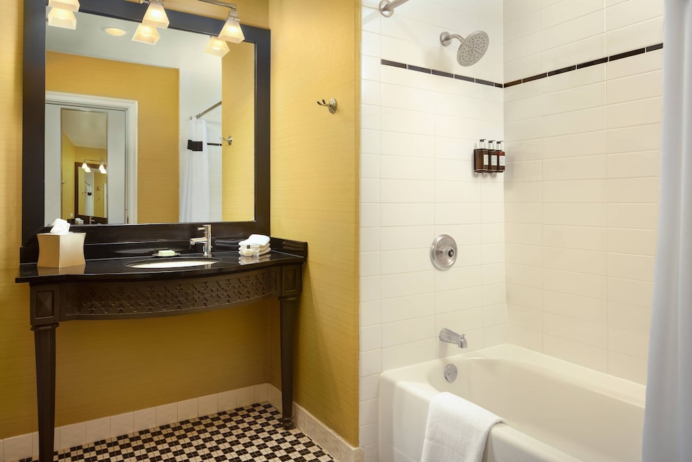 Superior Room, 1 King Bed, City View - Photo 4
