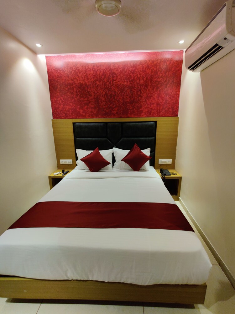 Standard Double Room - Photo 8
