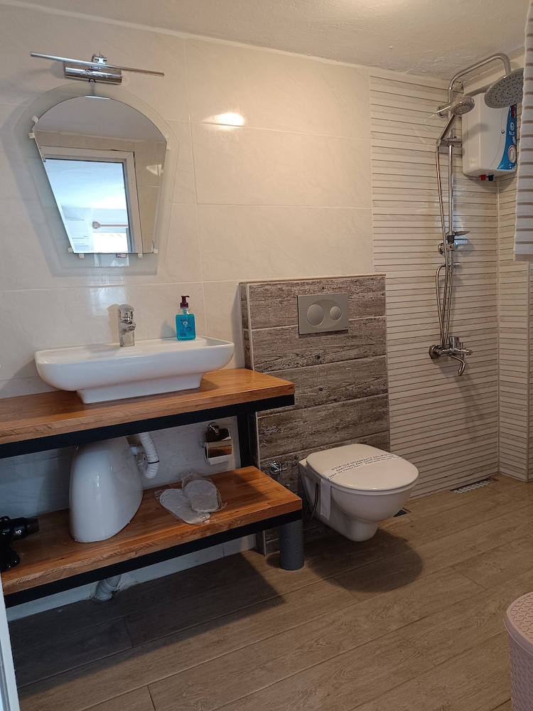 Basic Triple Room photo 3