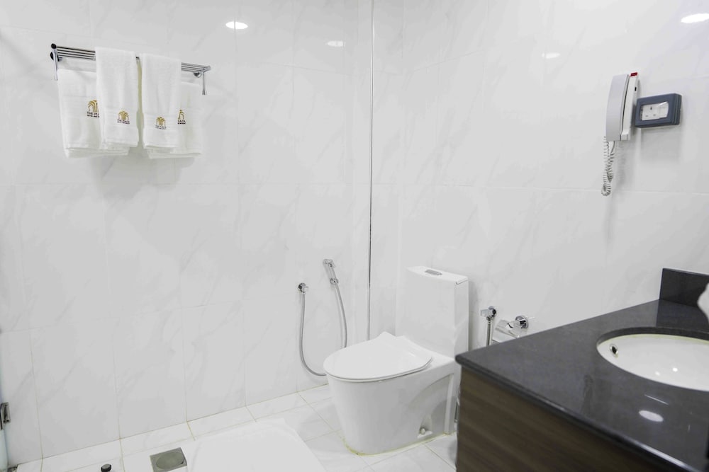 Executive Suite - Photo 11