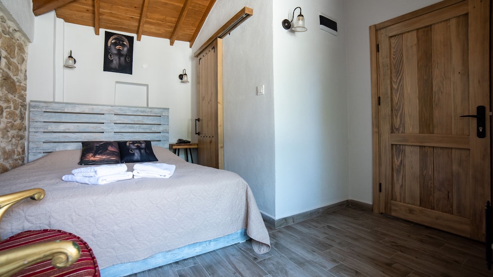 Standard Double Room - Photo 2