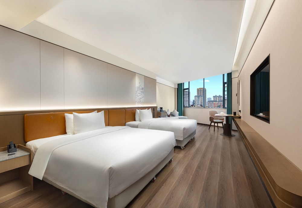 Executive Room, Multiple Beds, Non Smoking (Family) photo 1