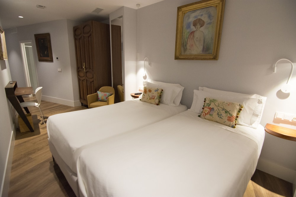 Double or Twin Room - Photo 16