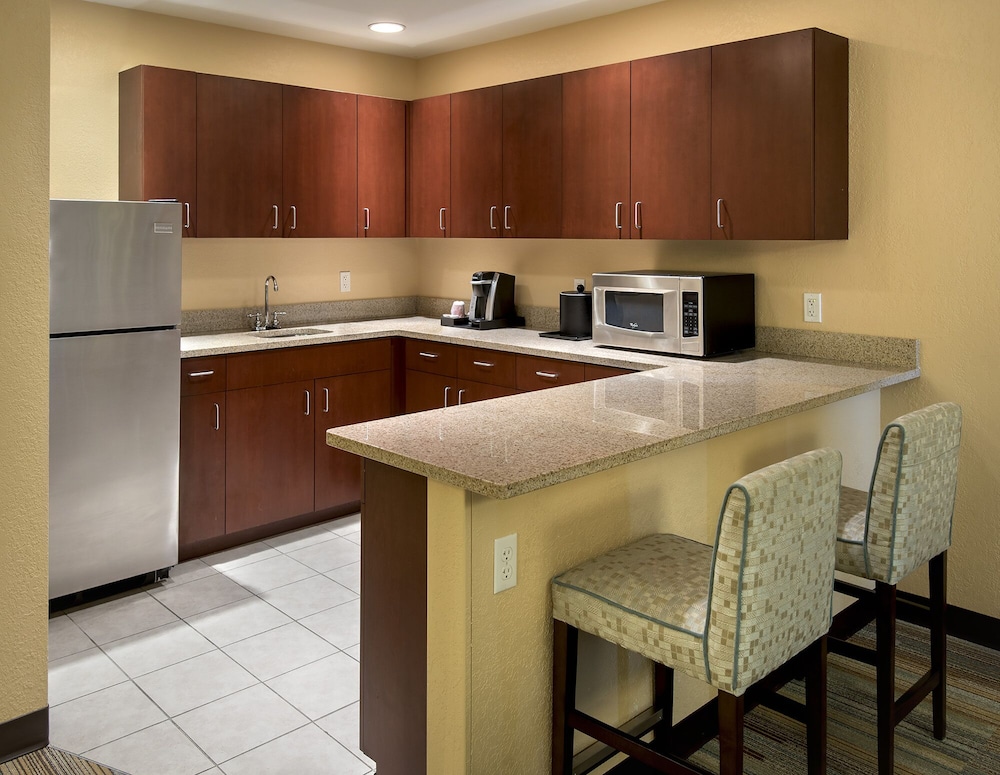 Deluxe Suite, 1 Bedroom, Fireplace (Kitchen) - Photo 5