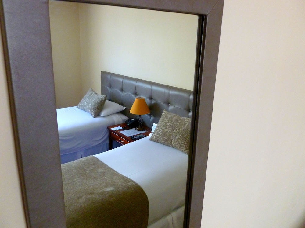 Standard Room, 2 Twin Beds - Photo 7