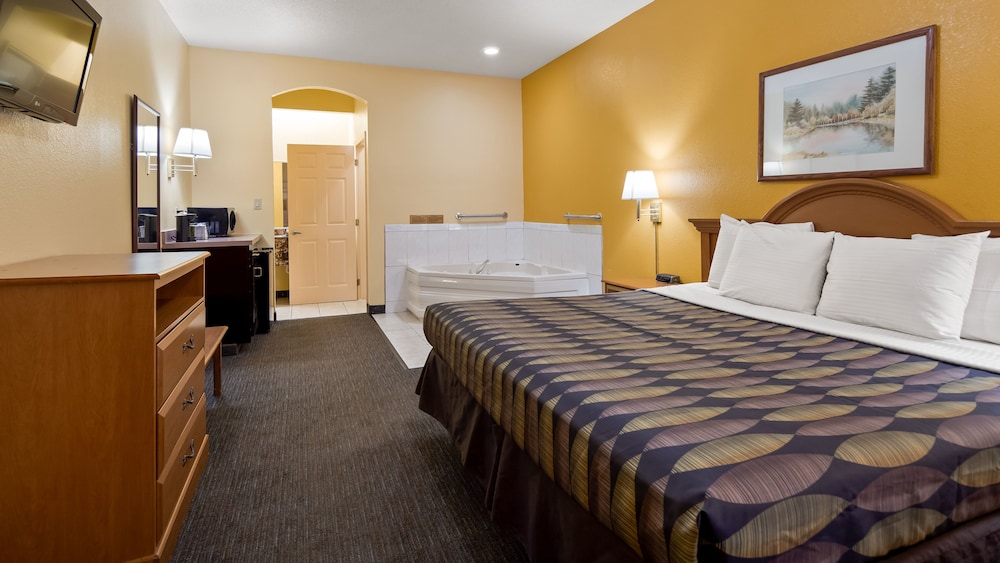 Suite, 1 King Bed, Non Smoking, Jetted Tub photo 1