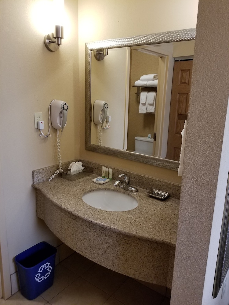 Suite, 2 Bedrooms, Kitchen (2 Queen Beds, Sofa Bed) - Photo 9