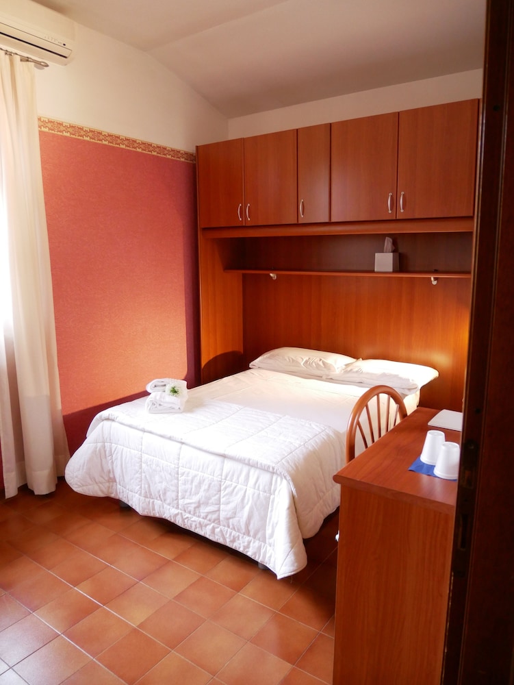 Basic Double Room Single Use photo 1
