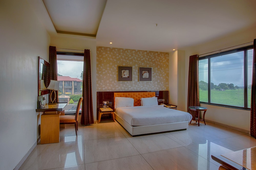 Deluxe Room - Photo 3