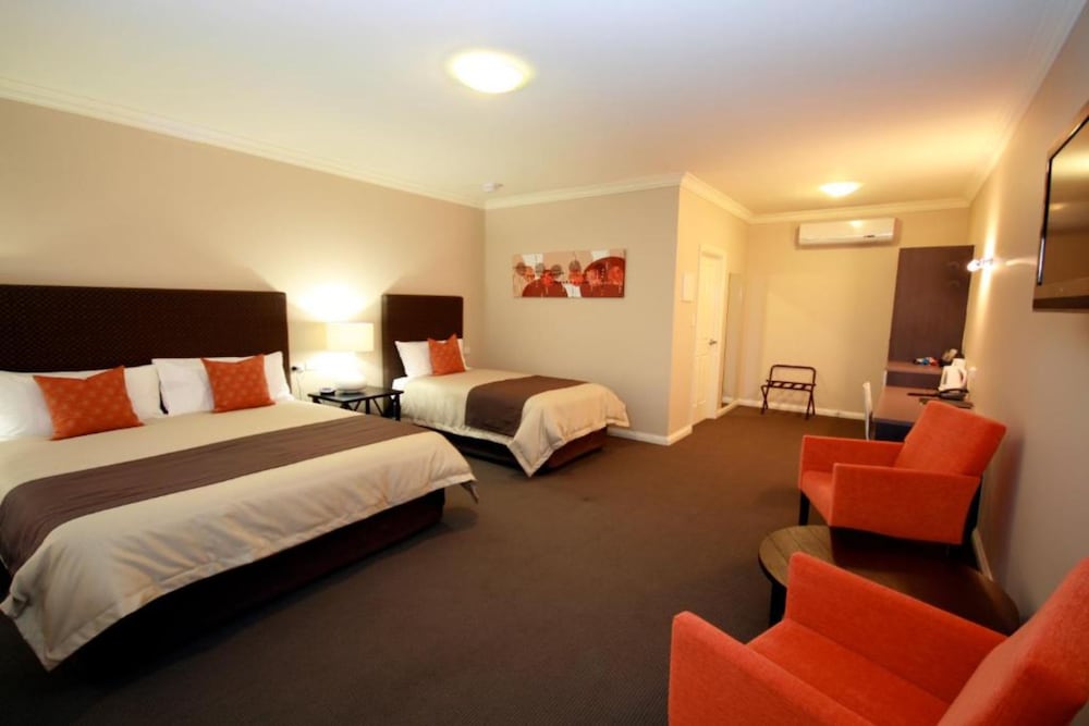 Deluxe Room, 3 Twin Beds (Large Deluxe Room) photo 1