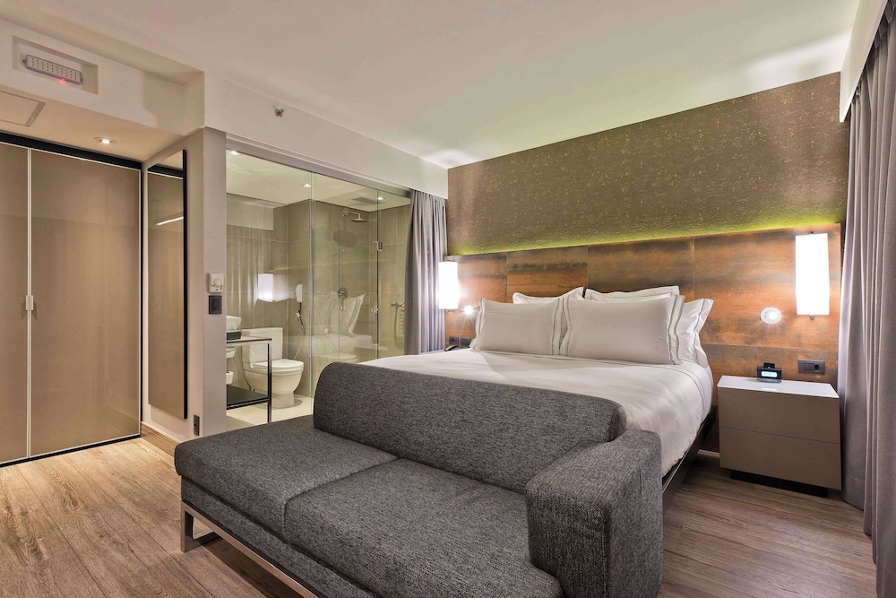 Premium Room, 1 Queen Bed (Grand Premium) photo 1