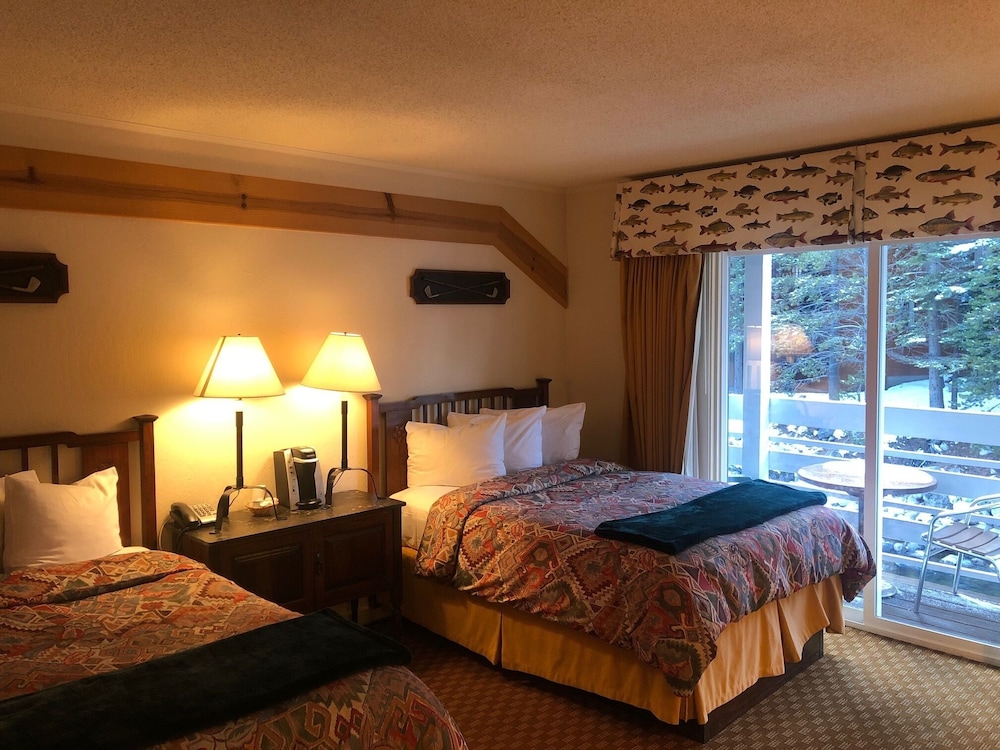 Basic Room, 2 Queen Beds, Non Smoking photo 2