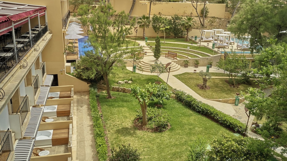 Deluxe Double Room, Hot Tub, Garden View (Terrace) thumbnail 6