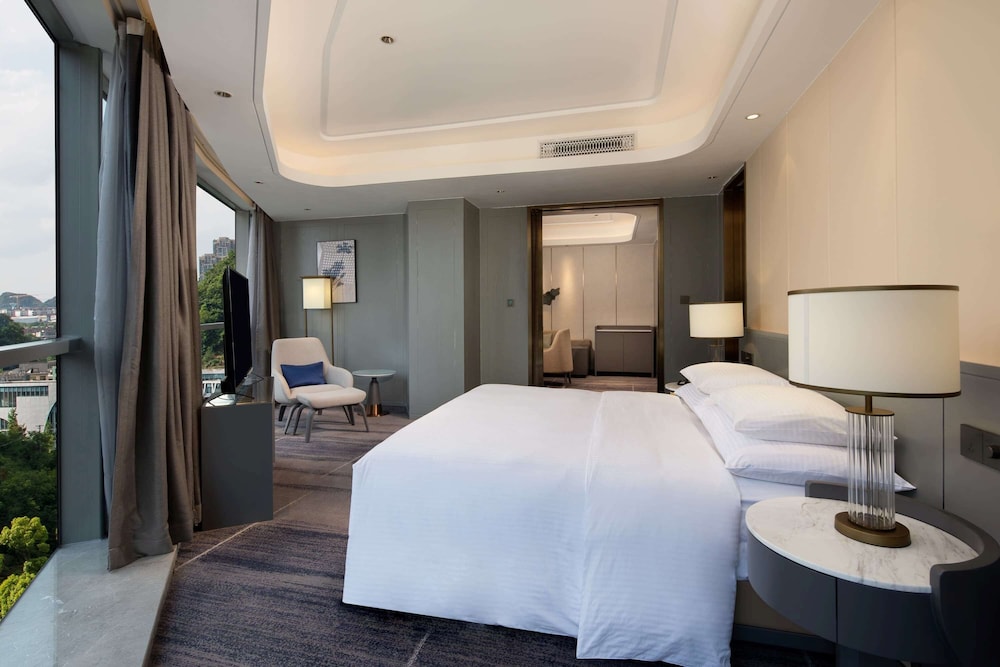 Deluxe Suite, 1 King Bed, Non Smoking