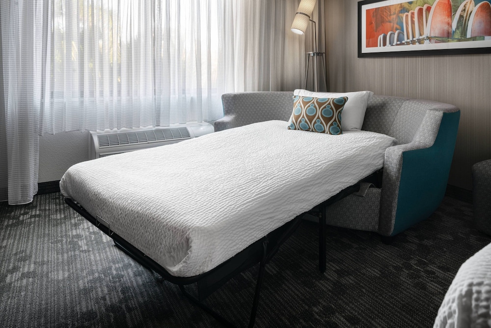 Deluxe Room, Multiple Beds - Photo 2