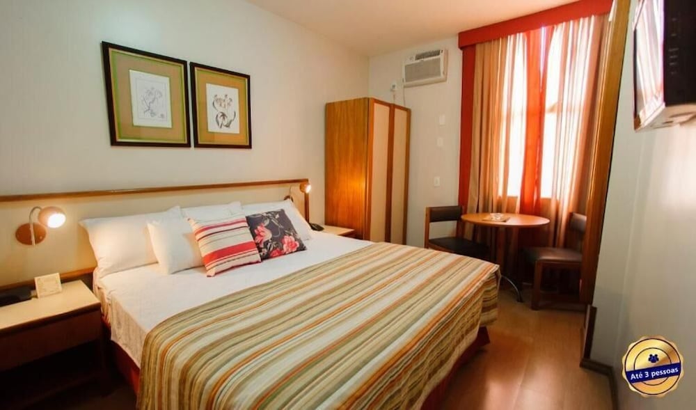 Deluxe Room, 1 King Bed photo 3