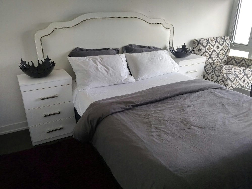 Luxury Condo, 2 Bedrooms, City View, Annex Building
