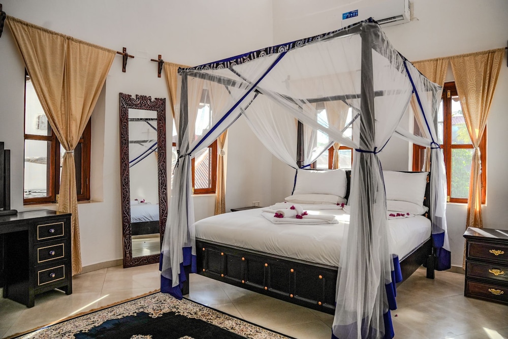 Deluxe Suite, City View, Mezzanine
