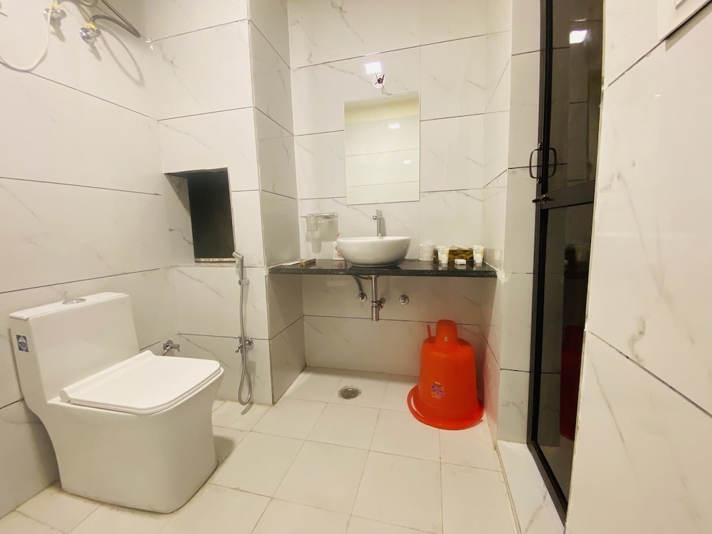 Deluxe Room - Photo 21