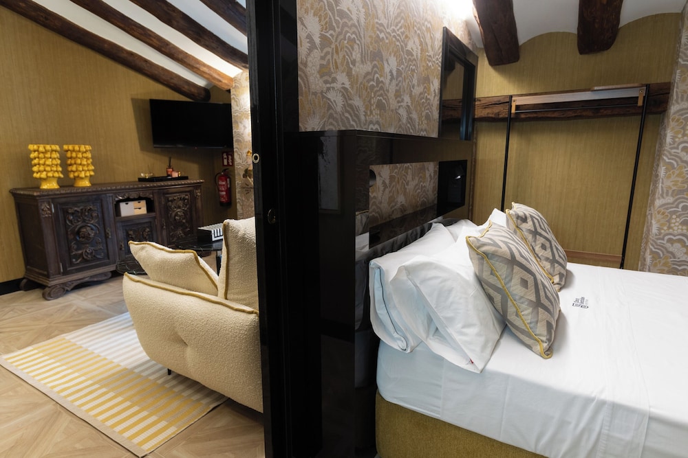 Luxury Studio Suite, City View photo 2