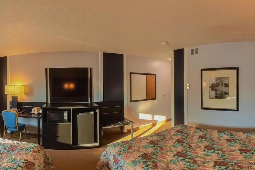 Standard Room, 2 Queen Beds, Non Smoking - Photo 4