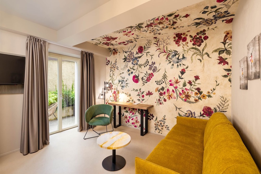 Suite, Patio, Lake View photo 3
