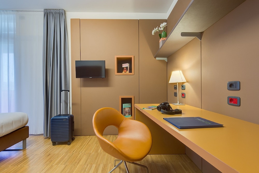 Standard Double Room Single Use photo 2