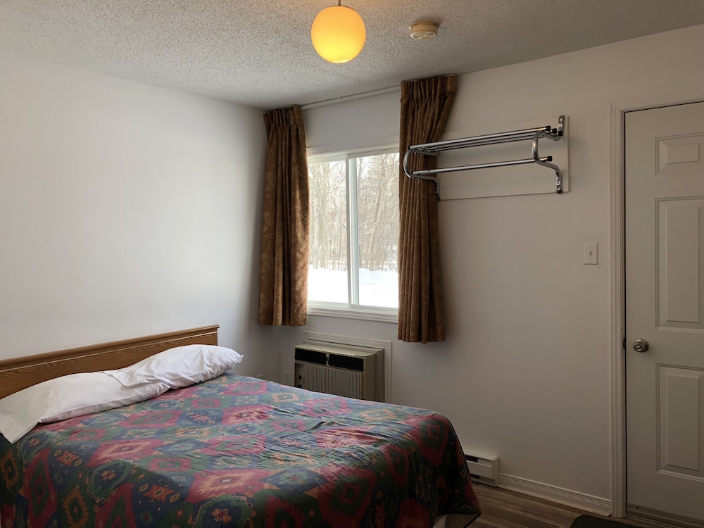 Basic Room, 1 Double Bed photo 3
