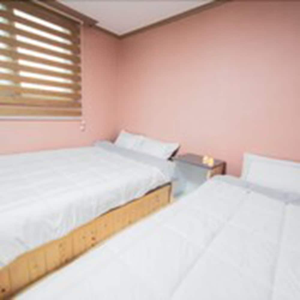 Twin Room, Bathtub photo 3