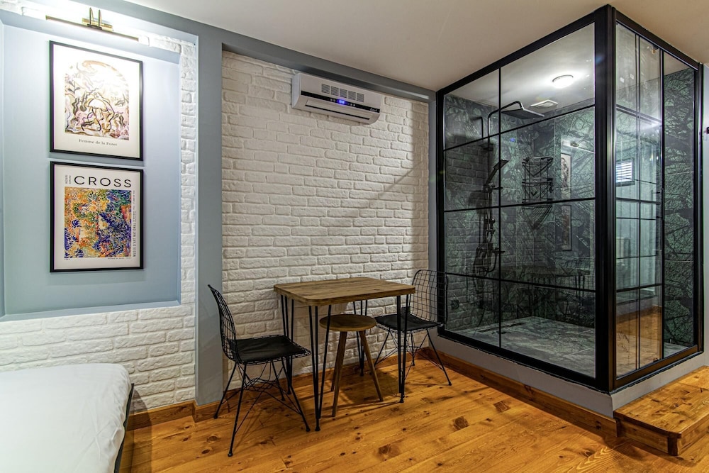 Apartment photo 2