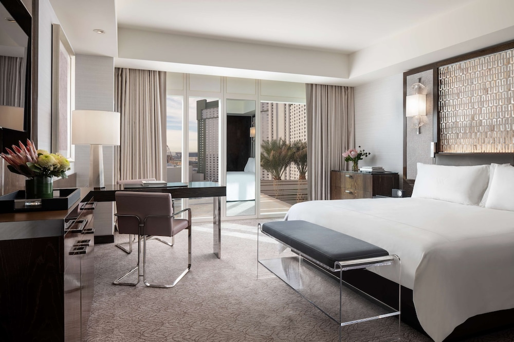 Room, 1 King Bed, Accessible, City View (Hearing & Mobility, Roll-in Shower) - Photo 5