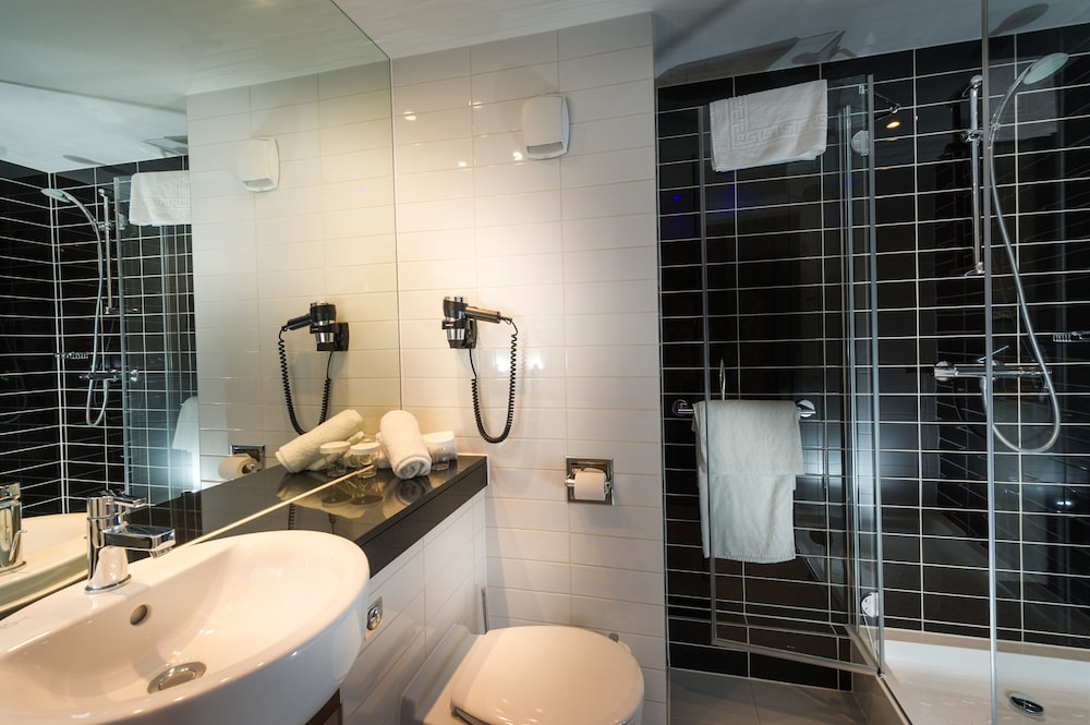 Standard Room, Multiple Beds (Free Breakfast)