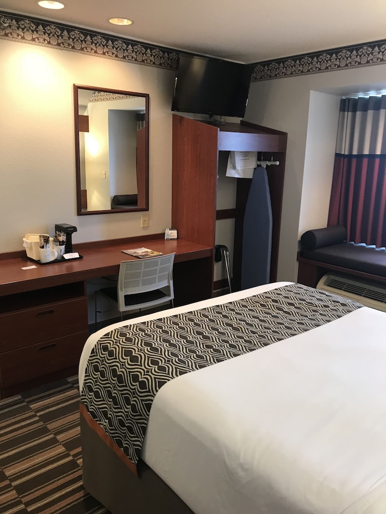 Studio Suite, 1 Queen Bed, Non Smoking - Photo 3