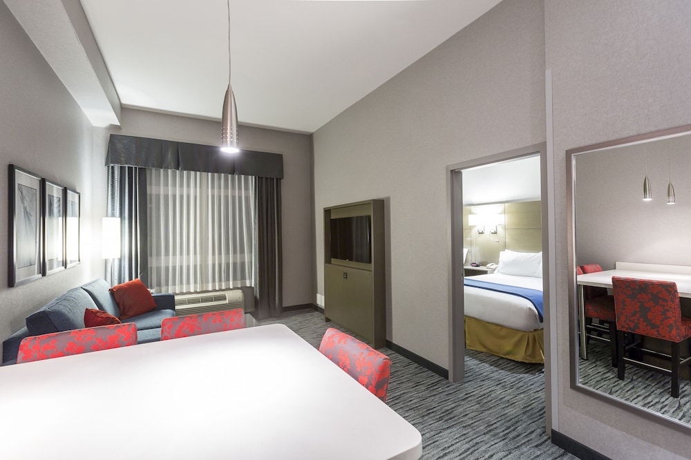 Suite, 1 Bedroom, Kitchen - Photo 1