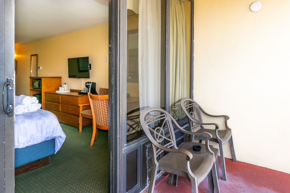 Suite, 2 Queen Beds, Balcony, City View - Photo 7