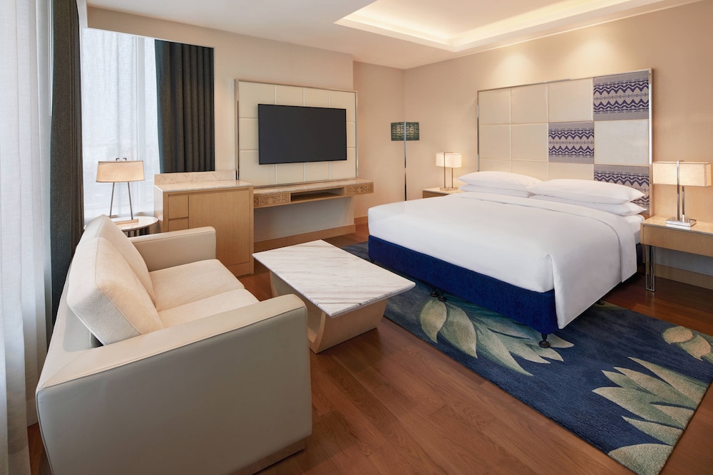 Suite, 1 King Bed, City View - Photo 3