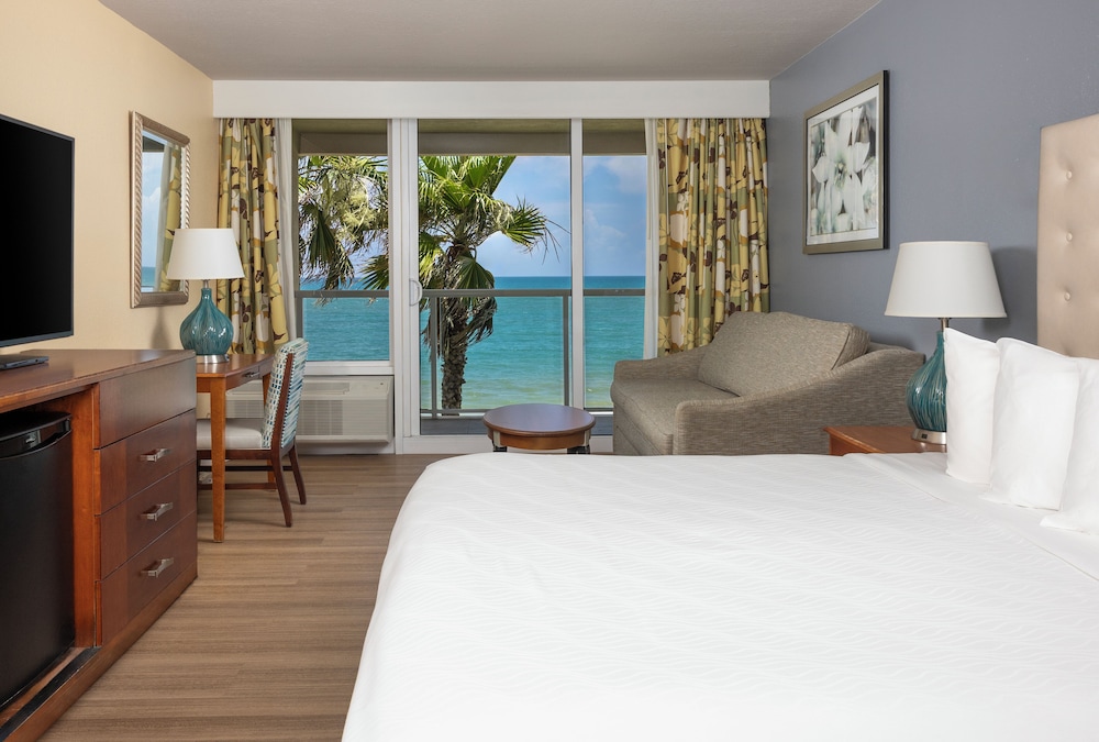 Room, 1 King Bed, Oceanfront - Photo 1