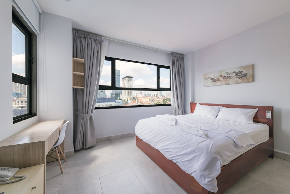 Deluxe Suite with Window photo 1