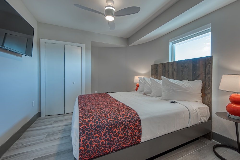 Suite, 2 Bedrooms, Bay View - Photo 2
