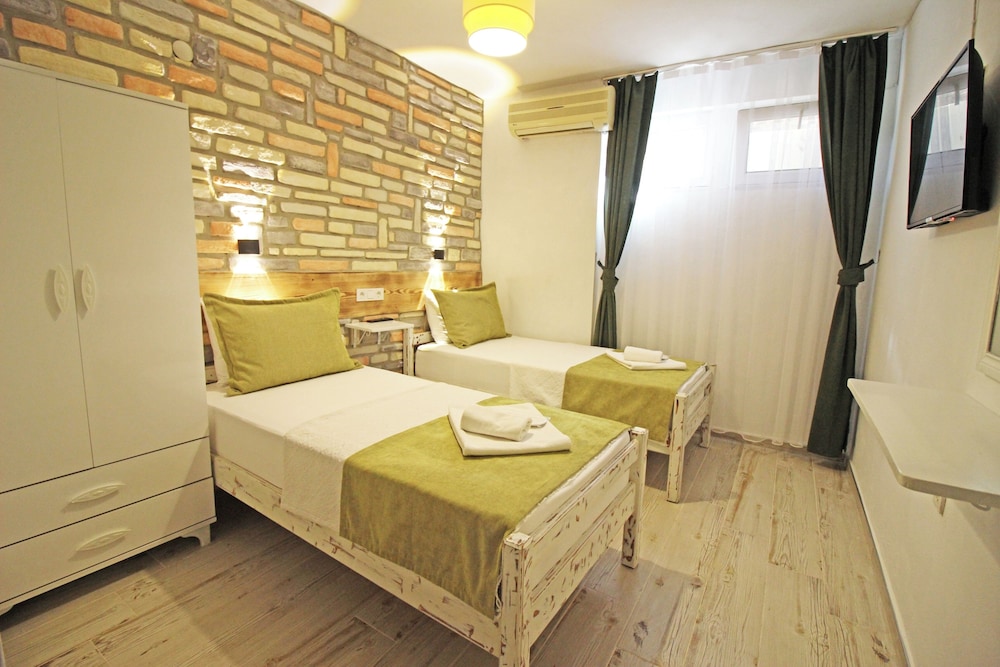 Economy Twin Room (Basement) photo 1