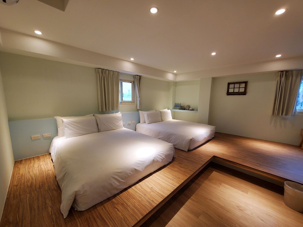 Standard Quadruple Room, Non Smoking - Photo 13