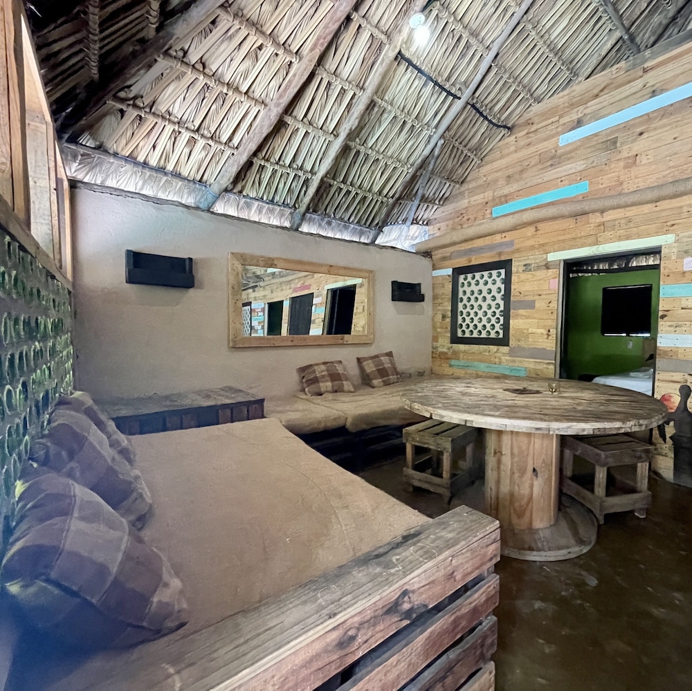 Economy Bungalow, 2 Bedrooms, Pool View, Poolside photo 2