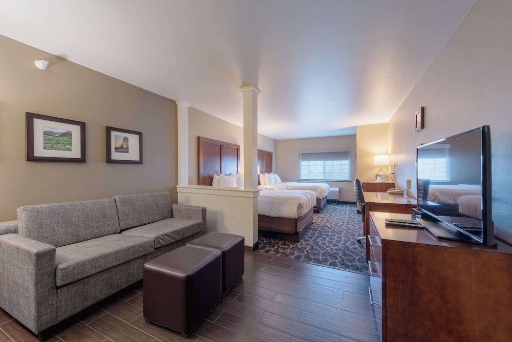 Suite, Multiple Beds, Non Smoking - Photo 8
