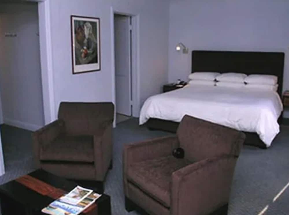 Suite, 2 Bedrooms, Kitchen (1 King Bed & 1 Queen Bed)