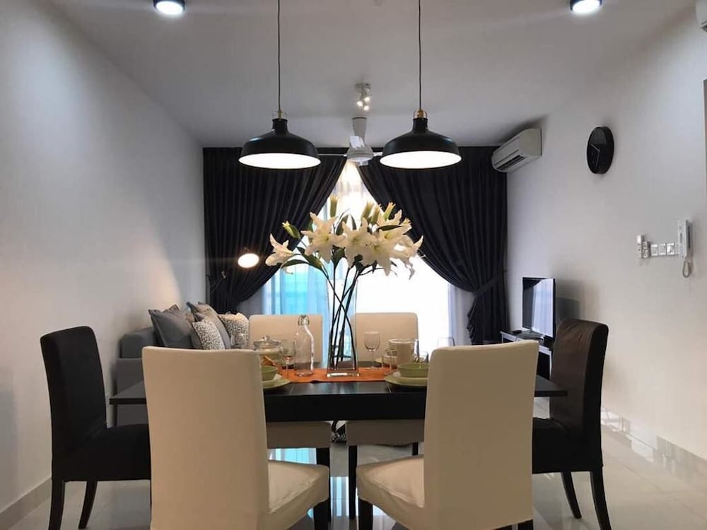 Classic Apartment, 2 Bedrooms, Sea View photo 2