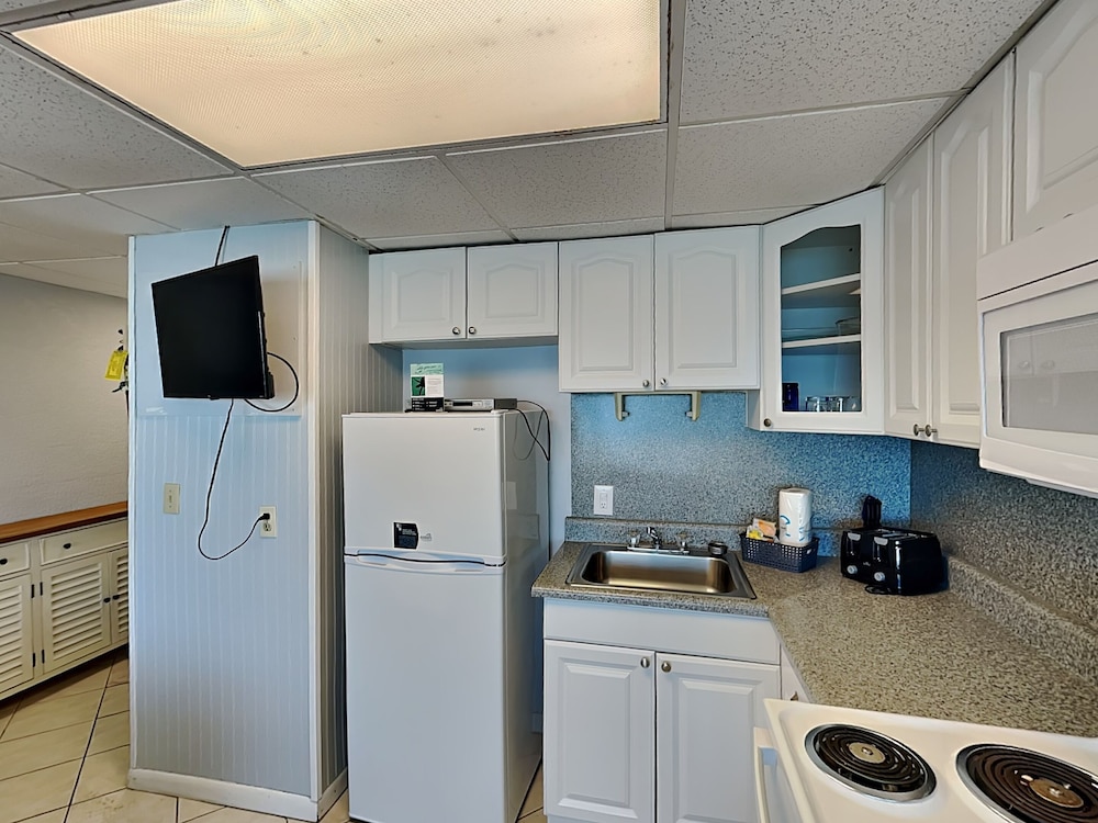 Studio Suite, 2 Double Beds, Balcony, Ocean View (#507 - No Pets) photo 2