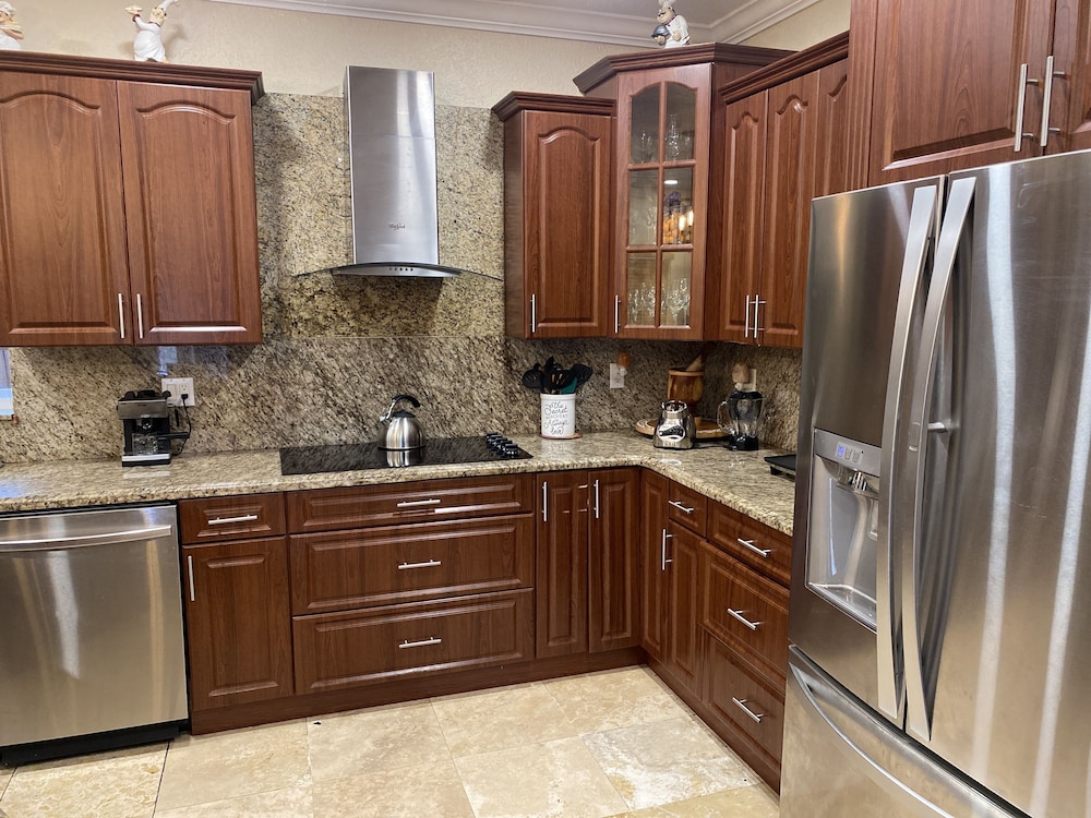 Luxury House photo 2