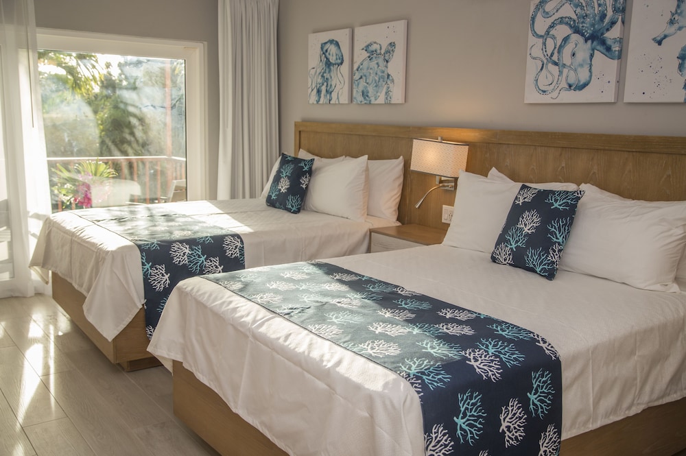 Junior Suite, 2 Queen Beds, Garden View photo 2