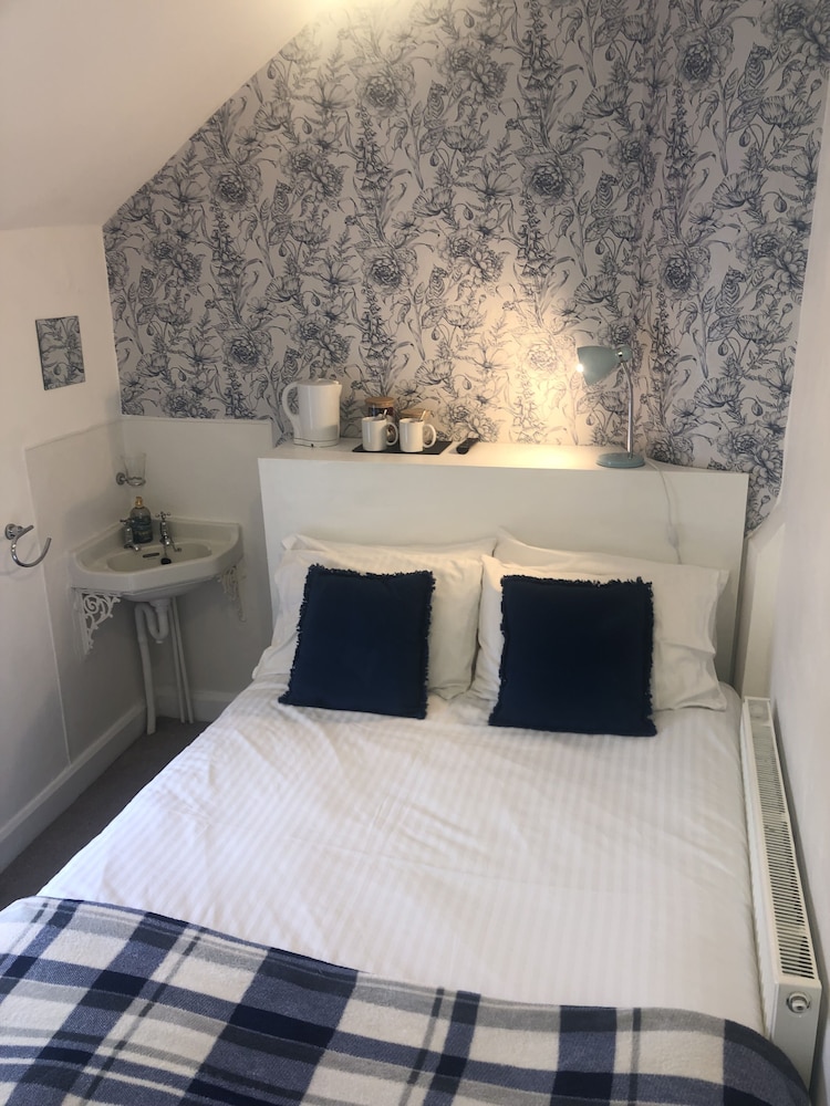 Basic Double Room (Room 9)