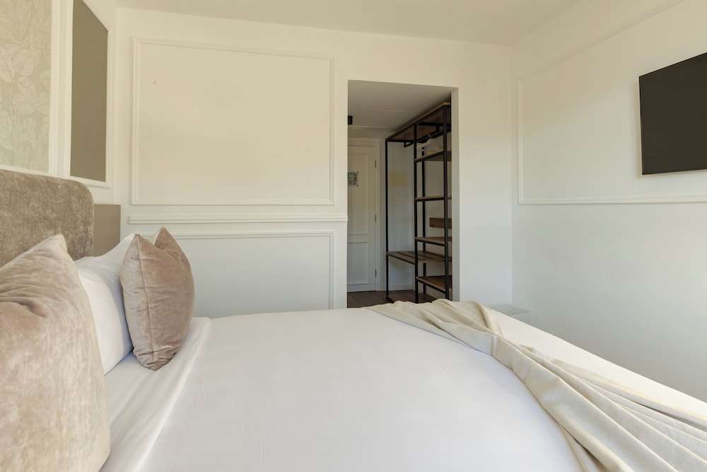 Deluxe Double Room, City View photo 3
